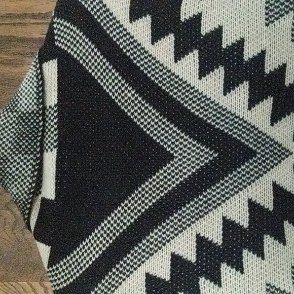 Aztec Open Cardigan Sweater - Picture 7 of 11
